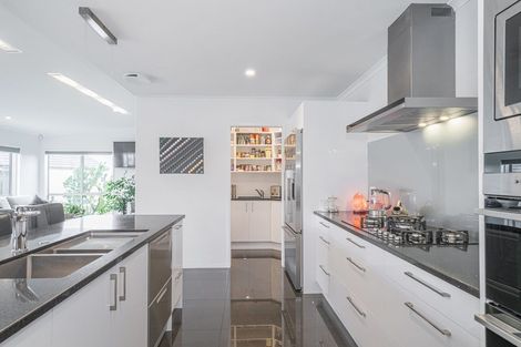 Photo of property in 18 Roseberry Place, Whitianga, 3510