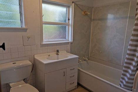 Photo of property in 2/51 Evelyn Place, Hillcrest, Auckland, 0627