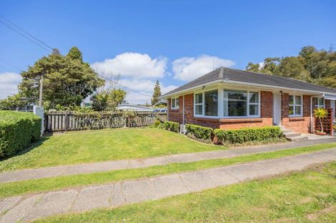 Photo of property in 1/6 Hillcrest Avenue, Hillcrest, Auckland, 0627