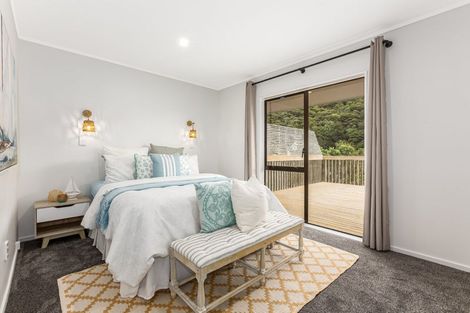 Photo of property in 72 Omapere Street, Whitby, Porirua, 5024