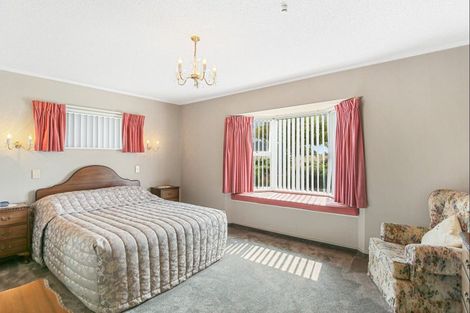 Photo of property in 213 Heatherlea Road East, Levin, 5571