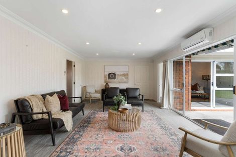 Photo of property in 14 Chippewa Place, Conifer Grove, Takanini, 2112