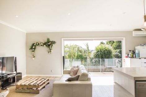 Photo of property in 11b Bank Street, Hillcrest, Auckland, 0627