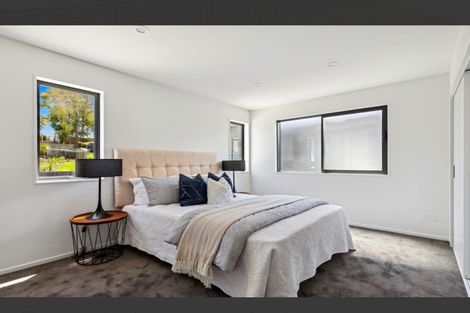 Photo of property in 12 Woodhouse Place, West Harbour, Auckland, 0618