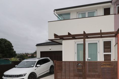 Photo of property in 11f Clearwater Cove, West Harbour, Auckland, 0618