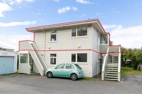 Photo of property in 2/139 Queens Drive, Lyall Bay, Wellington, 6022