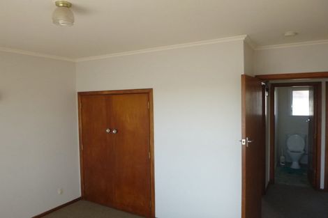 Photo of property in 39 Manhattan Heights, Glendene, Auckland, 0602