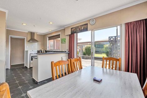 Photo of property in 8 Kennedy Place, Merrilands, New Plymouth, 4312