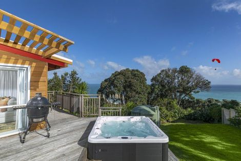 Photo of property in 5 Ngatira Road, Muriwai, Waimauku, 0881