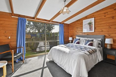 Photo of property in 2/20 Saint Annes Crescent, Wattle Downs, Auckland, 2103