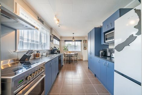 Photo of property in 6 Topeka Grove, Totara Park, Upper Hutt, 5018