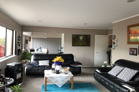 Photo of property in 1/81 Aviemore Drive, Highland Park, Auckland, 2010