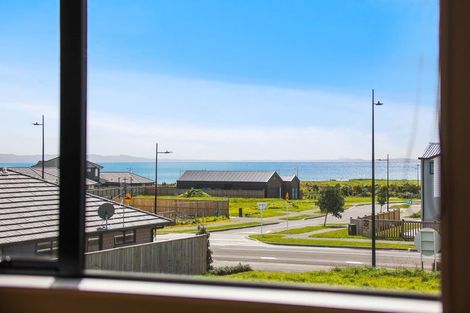 Photo of property in 12 Korowhiti Road, Clarks Beach, 2122