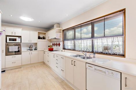 Photo of property in 1/67 Seaview Road, Castor Bay, Auckland, 0620