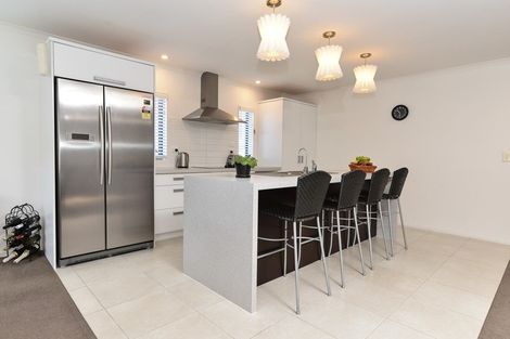 Photo of property in 56 Farnborough Drive, Grandview Heights, Hamilton, 3200