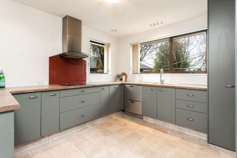 Photo of property in 32 Royal Park Drive, Parklands, Christchurch, 8083