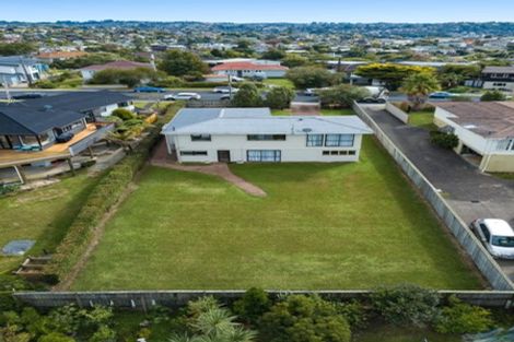 Photo of property in 34 Knights Road, Rothesay Bay, Auckland, 0630