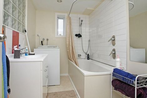 Photo of property in 18 Moffitt Street, Vogeltown, Wellington, 6021