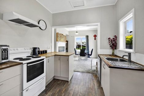 Photo of property in 12 Collins Street, Hawera, 4610