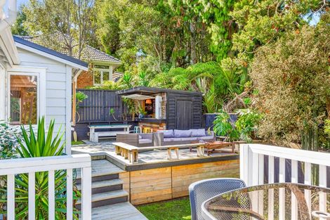 Photo of property in 88 Woodlands Park Road, Titirangi, Auckland, 0604