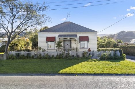 Photo of property in 38 Daniell Street, Featherston, 5710