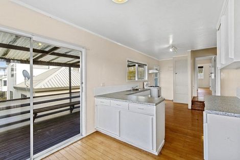 Photo of property in 1/302 Glenfield Road, Glenfield, Auckland, 0629