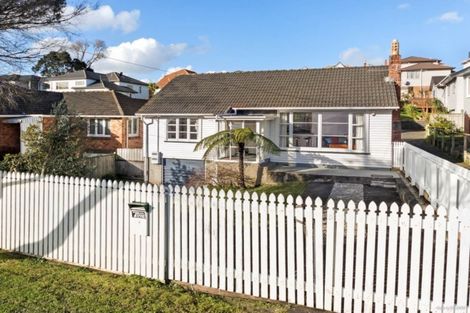 Photo of property in 68 Staveley Avenue, Mount Roskill, Auckland, 1041