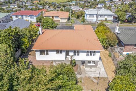 Photo of property in 35 Saint Johns Terrace, Tawa, Wellington, 5028