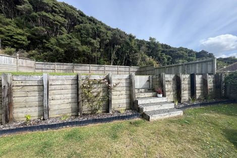 Photo of property in 58 Albatross Close, Whitby, Porirua, 5024