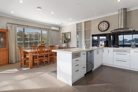 Photo of property in 2 Crater Close, Pyes Pa, Tauranga, 3112