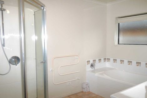 Photo of property in 28 Monarch Place, Paraparaumu Beach, Paraparaumu, 5032