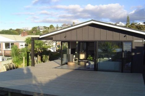 Photo of property in 26 Surf Road, Stanmore Bay, Whangaparaoa, 0932