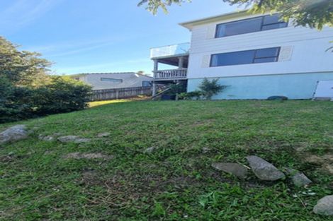 Photo of property in 2/29 Cheltenham Terrace, Newlands, Wellington, 6037