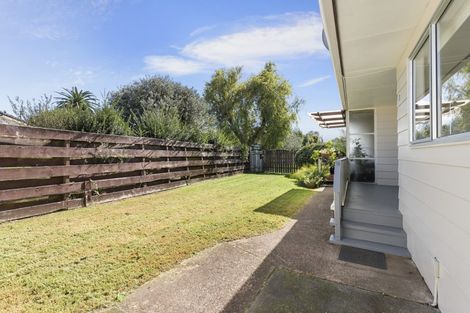 Photo of property in 3/11a Bayside Avenue, Te Atatu Peninsula, Auckland, 0610