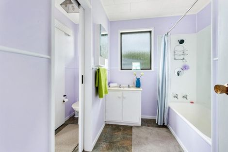 Photo of property in 23 Larissa Avenue, Henderson, Auckland, 0610