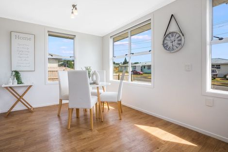 Photo of property in 39 Whanga Crescent, Titahi Bay, Porirua, 5022