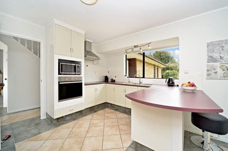 Photo of property in 21 Cumbrian Place, Conifer Grove, Takanini, 2112