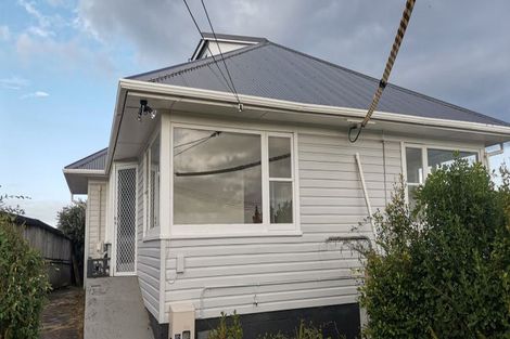 Photo of property in 2/15 Merton Avenue, Glenfield, Auckland, 0627