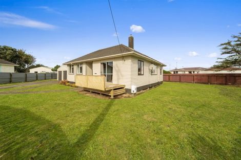 Photo of property in 3 Sutton Place, Hawera, 4610