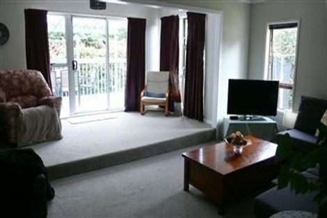 Photo of property in 1/23 Pavola Grove, Glenfield, Auckland, 0629