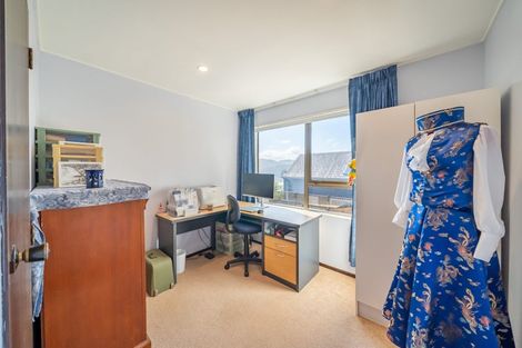 Photo of property in 4 Raynham Way, Silverstream, Upper Hutt, 5019