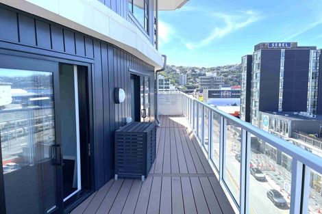 Photo of property in Endeavour Apartments, 4/125 Thorndon Quay, Pipitea, Wellington, 6011