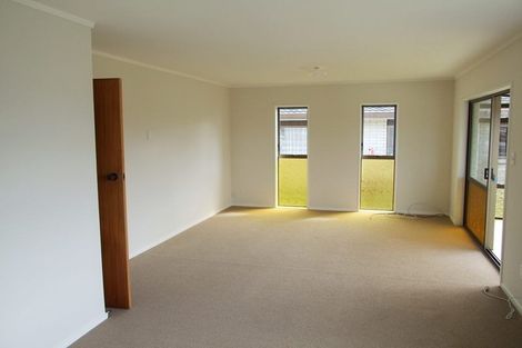 Photo of property in 2/98 Harris Street, Pukekohe, 2120