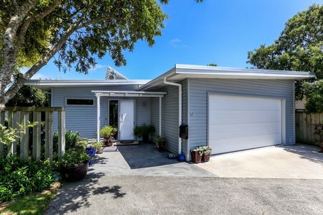 Photo of property in 14 Nursery Place, Westown, New Plymouth, 4310