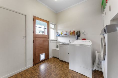Photo of property in 11 Hughes Avenue, Hokowhitu, Palmerston North, 4410