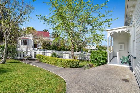 Photo of property in 33 Garfield Road, Helensville, 0800