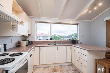 Photo of property in 18 Colchester Crescent, Newlands, Wellington, 6037