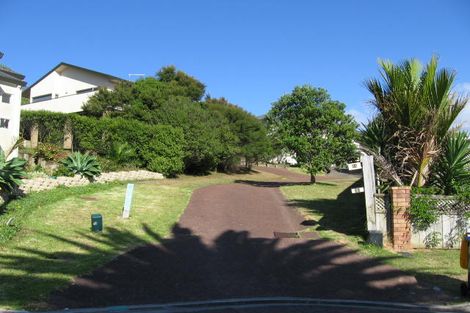 Photo of property in 24 Mandeville Place, Unsworth Heights, Auckland, 0632