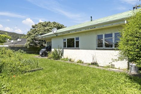 Photo of property in 9 Foster Street, Taita, Lower Hutt, 5011