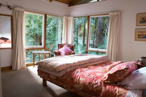 Photo of property in 133 Konini Road, Titirangi, Auckland, 0604